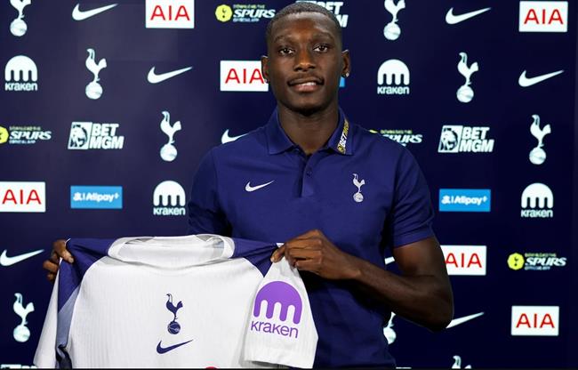 Tottenham chinh thuc co chu ky cua Randal Kolo Muani.